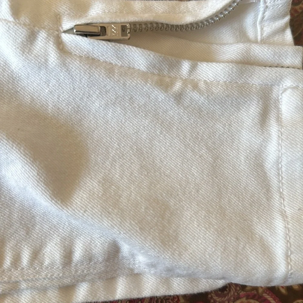 GYMBOREE white size 7 girls jeans.